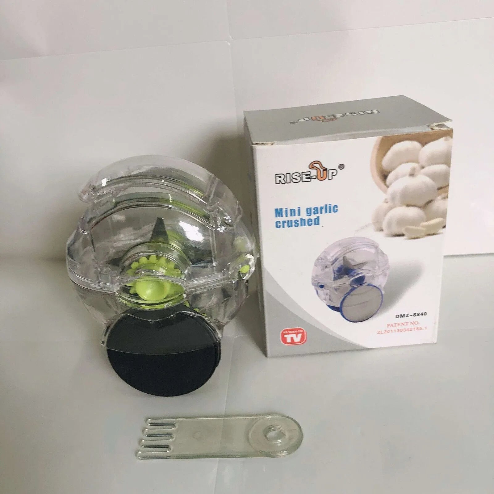 Eco-Friendly Rolling Garlic Mincer & Crusher Kitchen Tool
